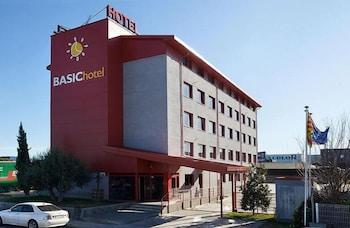 Basic Hotel